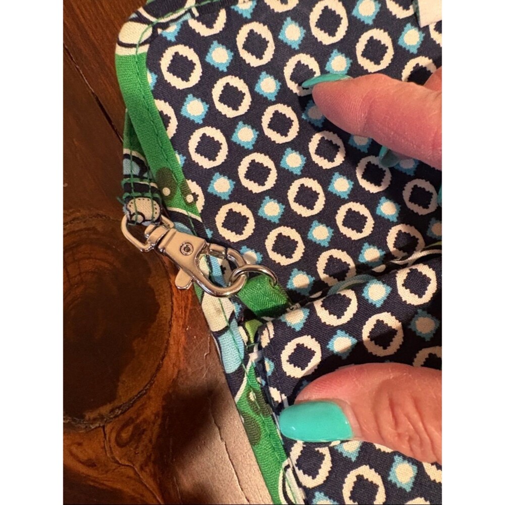 VERA BRADLEY Sleek Wallet Crossbody Cupcake Green 10613-021 - Picture 9 of 12
